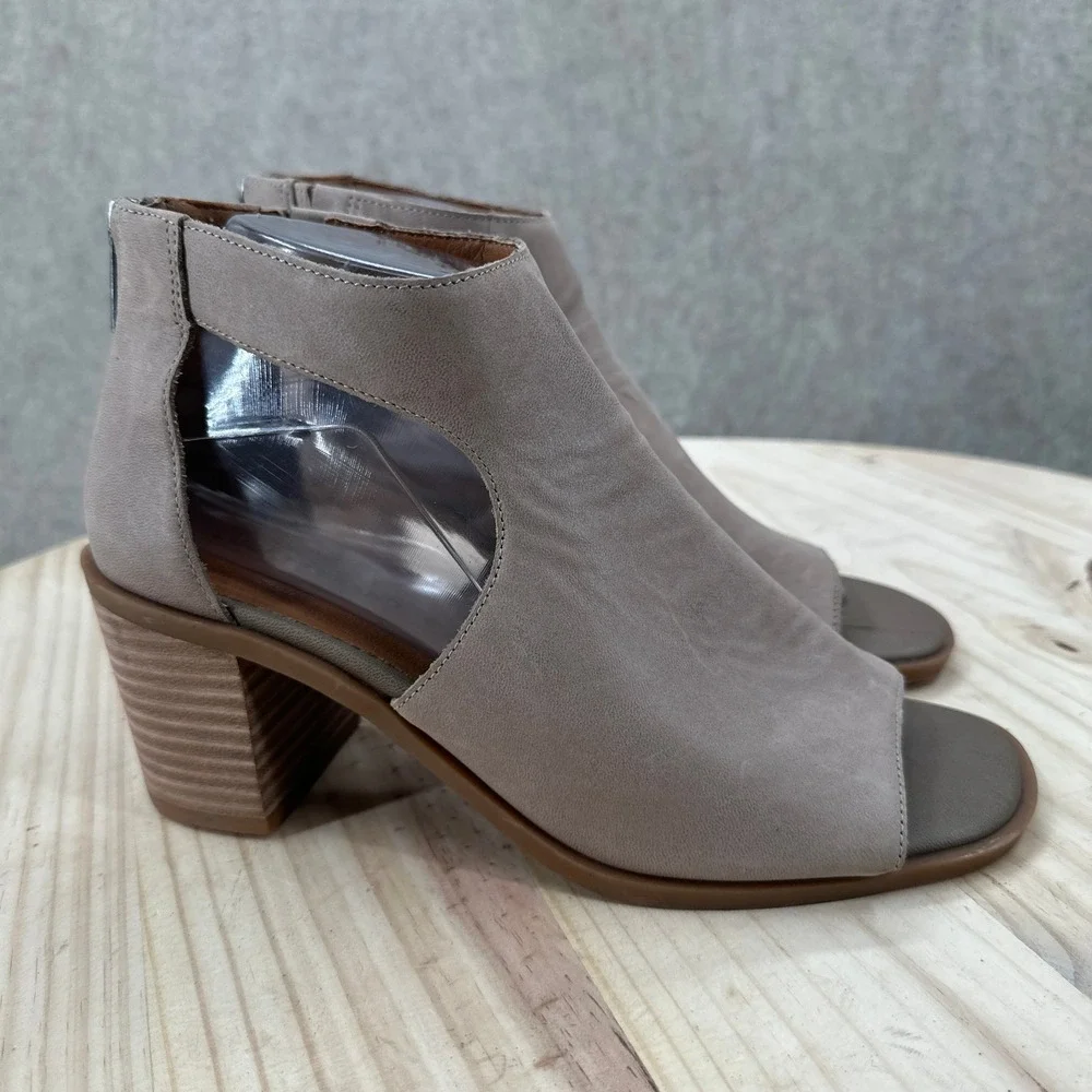 Lucky Brand Tarrinax Booties Women 8M Grey Leather Cutout Open Toe Stacked Heel